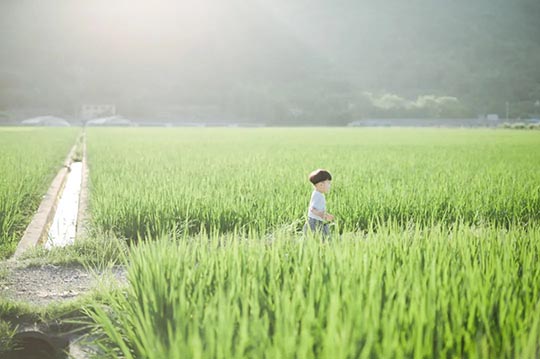 低层次父母，喜欢不停“讲道理”，而高层次家庭，妈妈会做这5件事