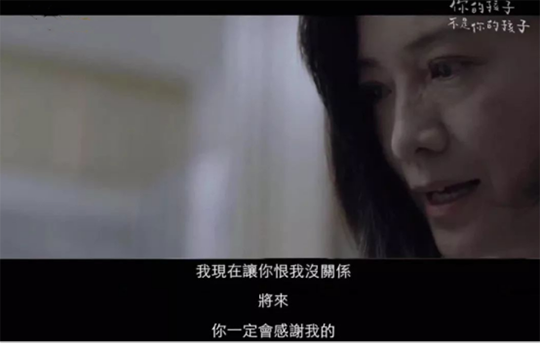妈妈家里摆6个钟，“按分钟”监视7岁女儿生活：被遥控的孩子，太窒息