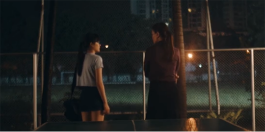 妈妈家里摆6个钟，“按分钟”监视7岁女儿生活：被遥控的孩子，太窒息
