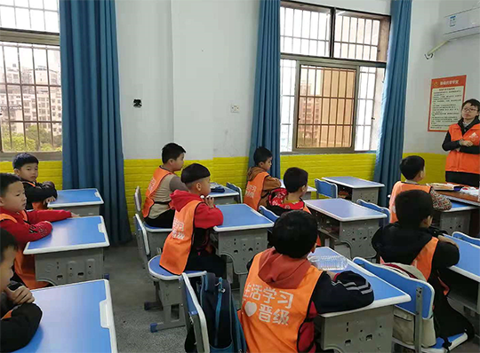 孩子写作业老走神怎么办？托管老师一定要掌握这种注意力提升方法