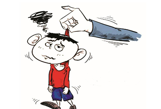 孩子挨打时若有这两种表现，家长再生气，也不要动手了