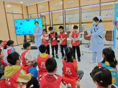 友妈帮托管：孩子不说＂我爱你＂时，其实在偷偷用这6种方式爱你