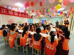 友妈帮托管：比起 “优秀”，孩子更需要 “幸福”！这3种家庭，最容易养出幸福的孩子