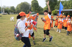 暑假的正确打开方式：让孩子做这4件事，比补课更有用