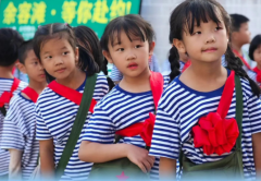 化身小知青下地劳作！这才是孩子该有的研学