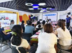 生源不够，老人来凑？“百岁”幼儿园火了。但托管机构做这件事，可能更顺！